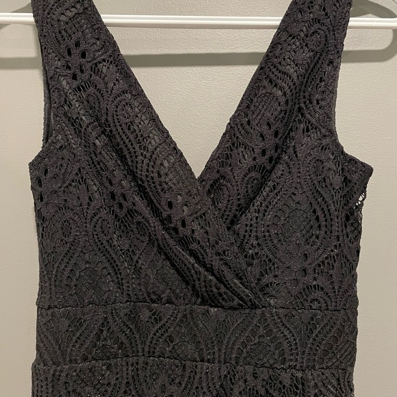 Le Chateau Lace V Neck Cocktail Dress - Picture 4 of 5